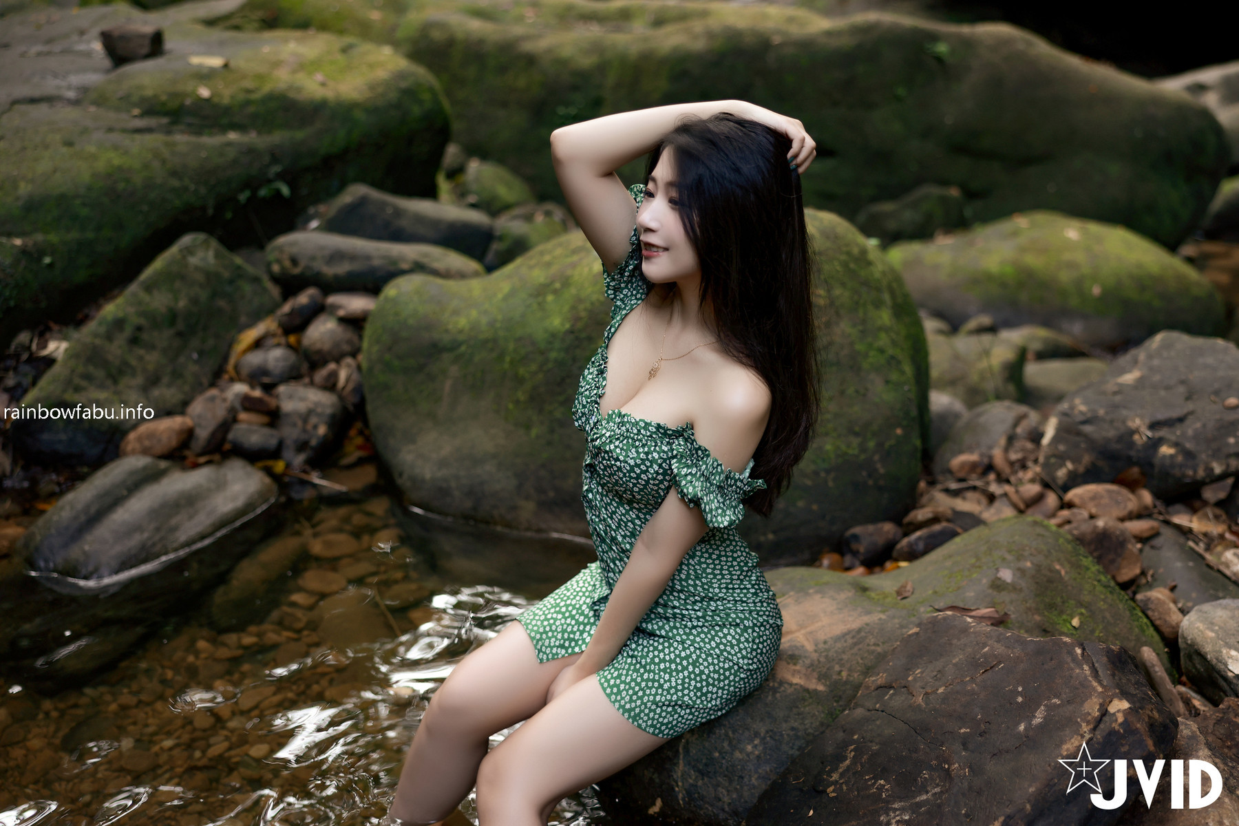 JVID精品 肉包-山谷里小溪边 Vol.02(1)